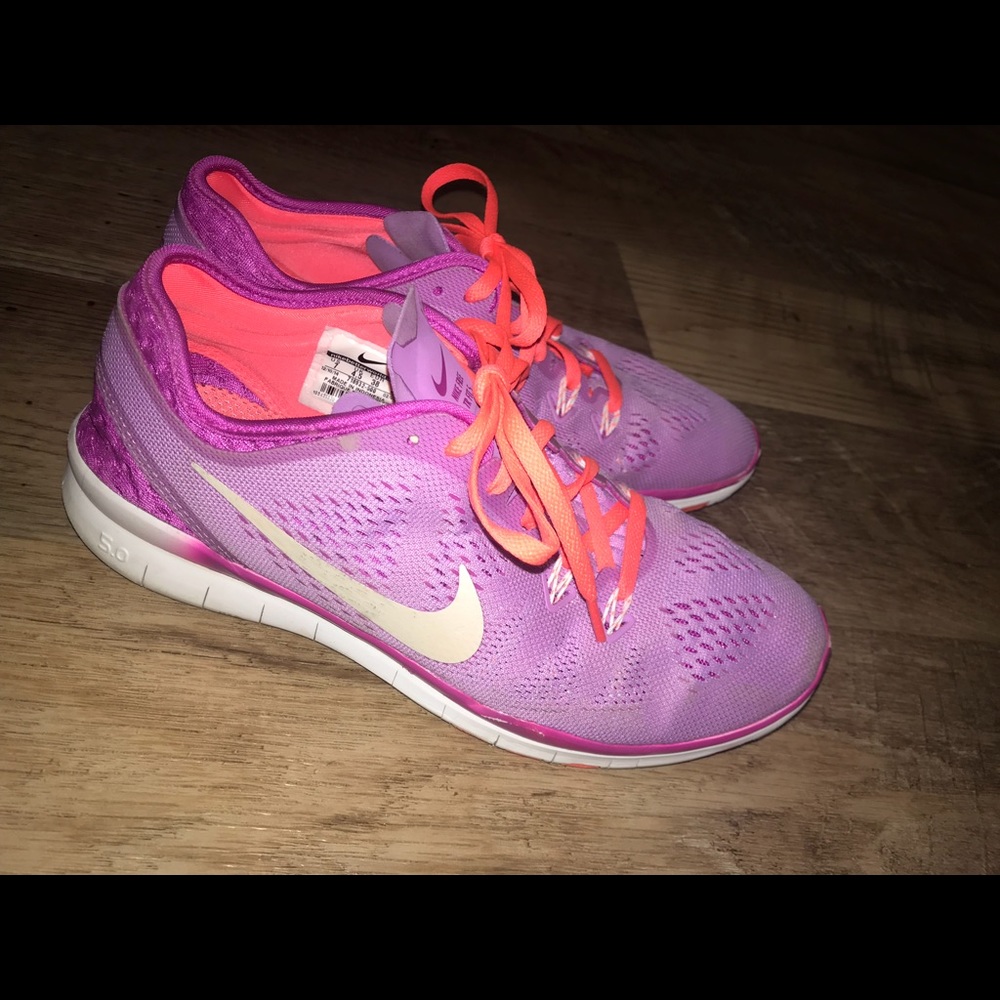 purple nike tennis shoes, barely worn, size 7